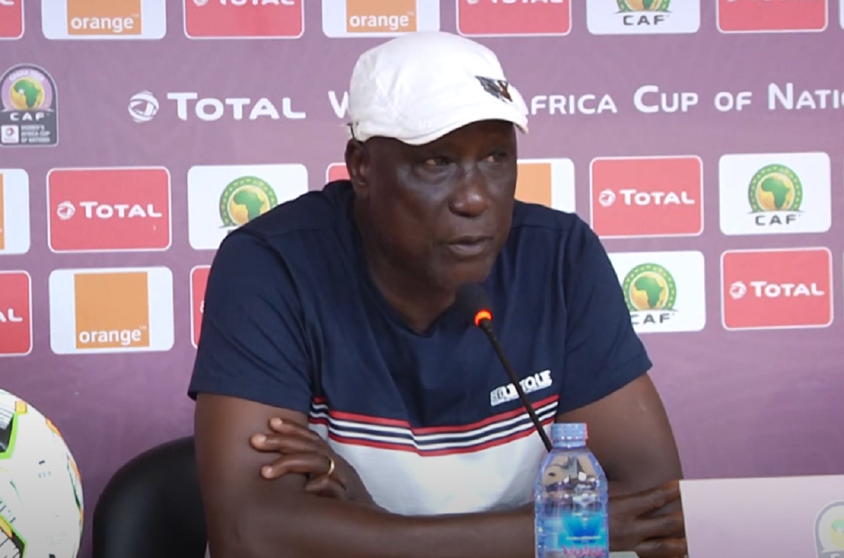 "Oblewali mnie moczem". Szokujące zachowanie kibiców wobec szkoleniowca [ZDJĘCIE]