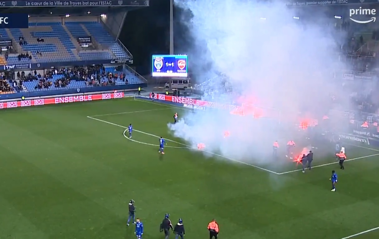 Właściciele Man City niszczą francuski klub. Kibice poszli po bandzie
