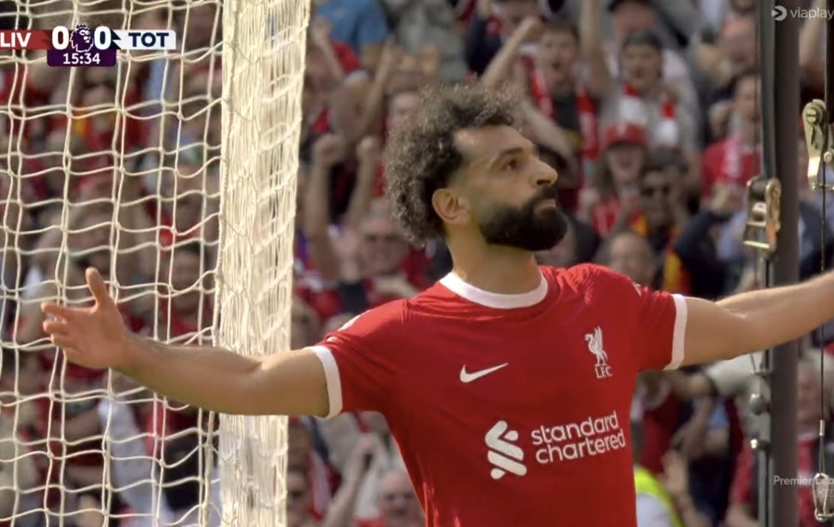 Liverpool ośmieszył Tottenham! Kosmiczny gol dobił "Koguty" [WIDEO]