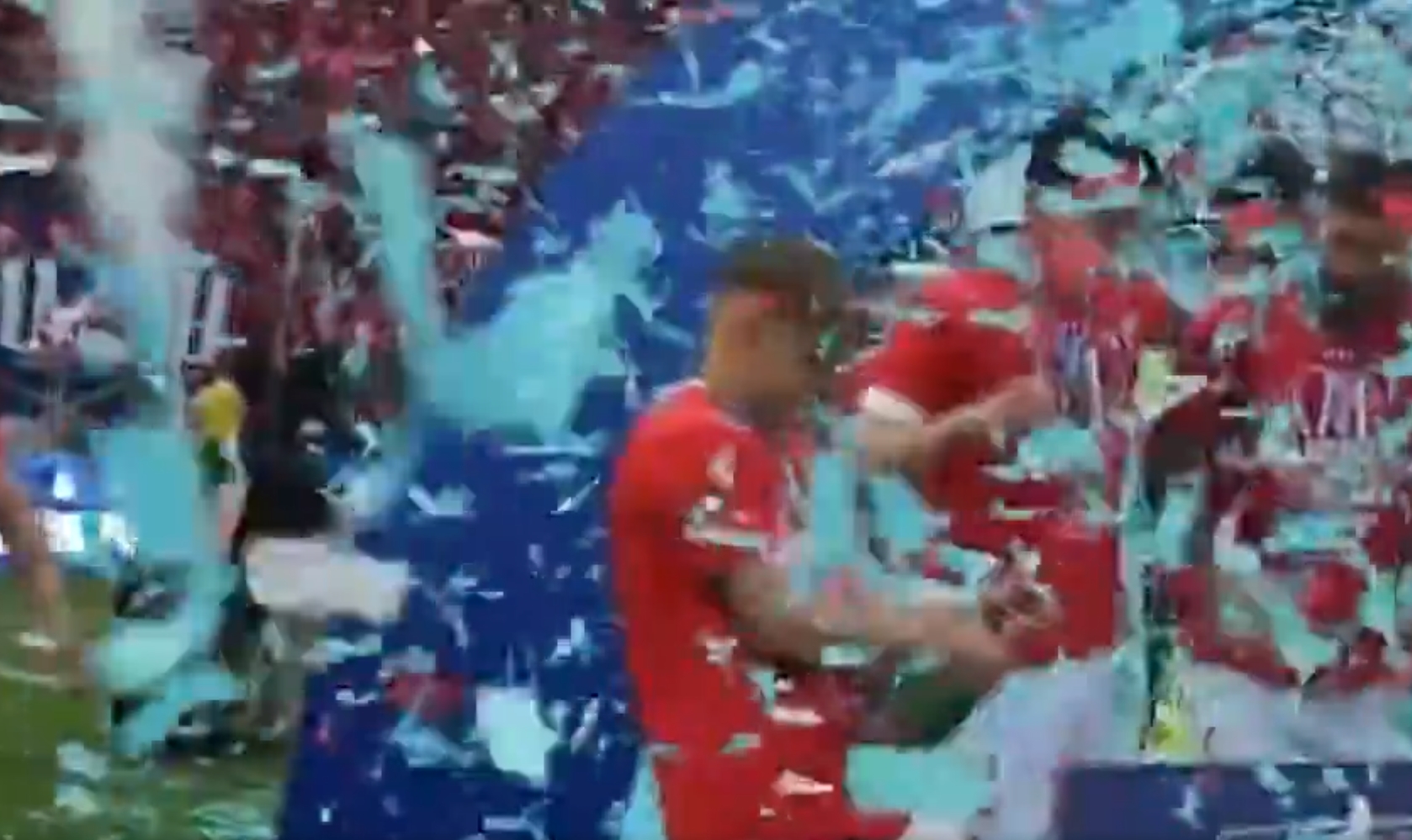 Taki kłopot miał piłkarz Wisły. "Legenda głosi, że nadal to robi" [WIDEO]