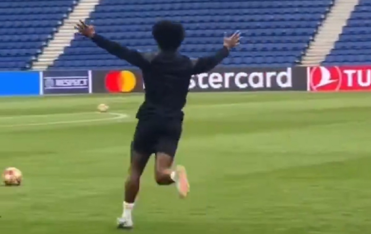 Nieziemskie uderzenie gwiazdora Borussii. Zaskoczył przed meczem z PSG [WIDEO]
