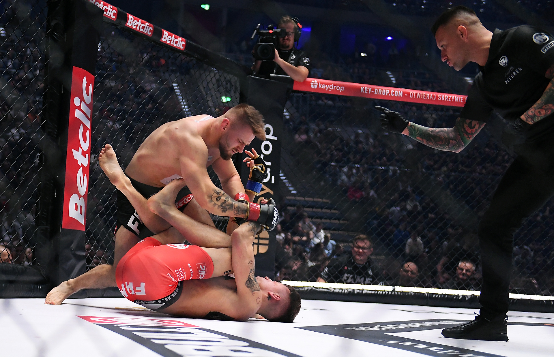 Walka na gołe pięści w Fame MMA. Tego jeszcze nie grali
