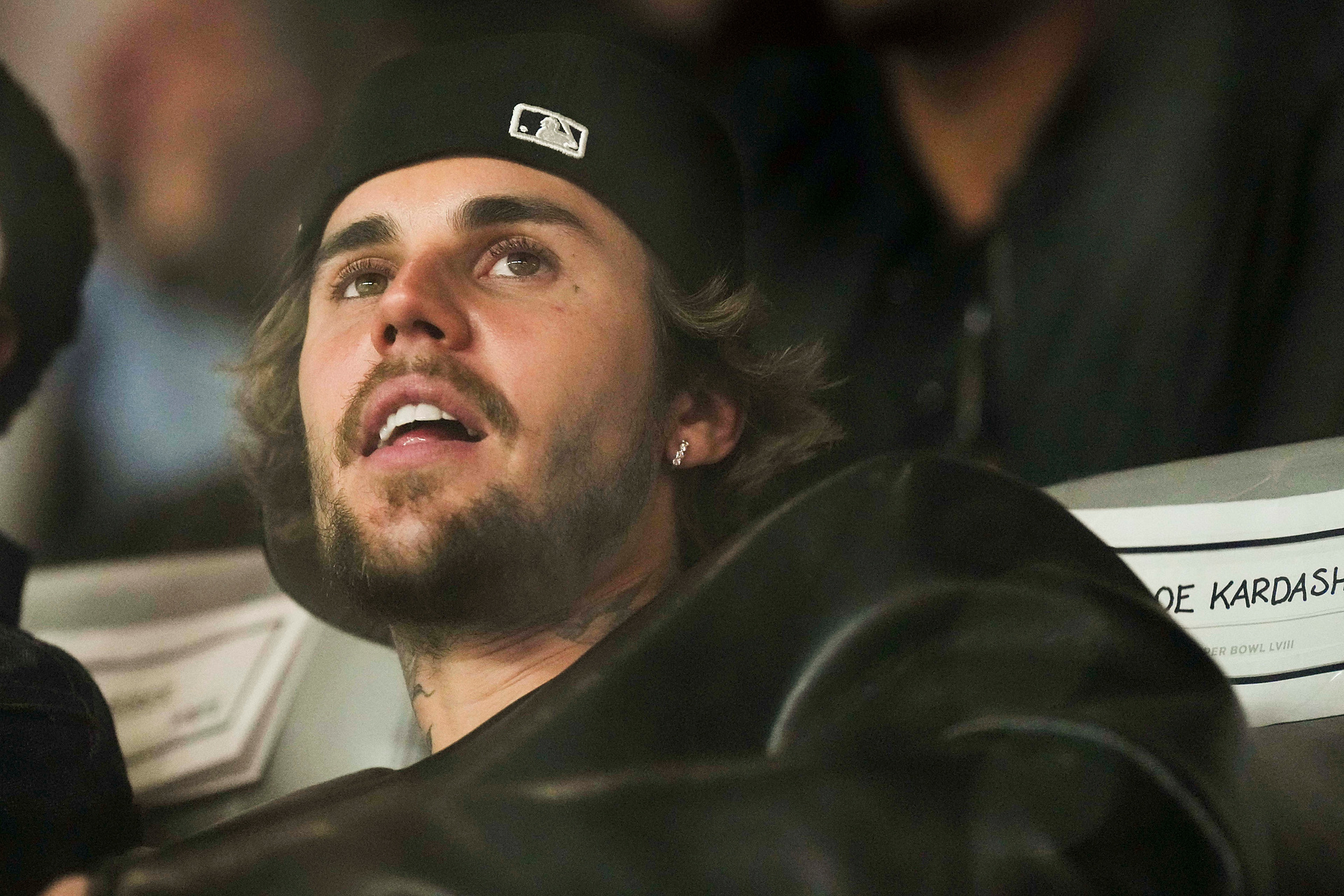Komu kibicuje Justin Bieber? Wojna dwóch wielkich klubów