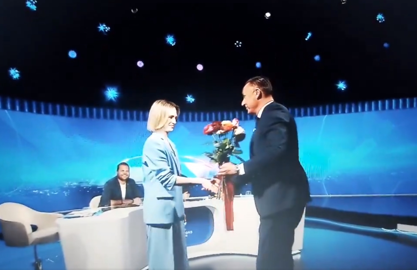 Nagle Hajto ruszył z kwiatami. Sceny po meczu Ligi Mistrzów [WIDEO]