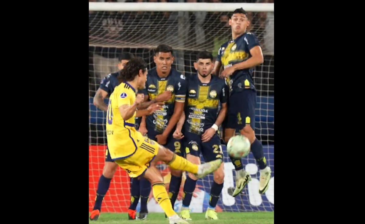 Ależ zawinął! Perfekcyjny wolny Cavaniego [WIDEO]
