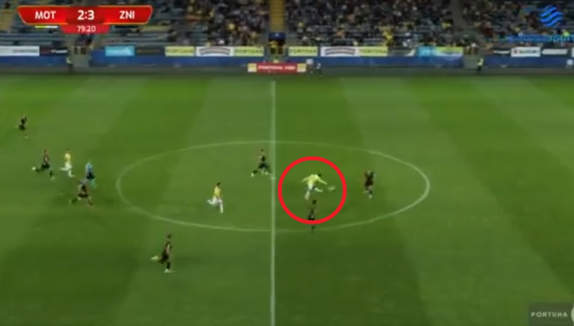 Szaleństwo w Fortuna 1 Lidze! Gol z połowy boiska przebił wszystko [WIDEO]
