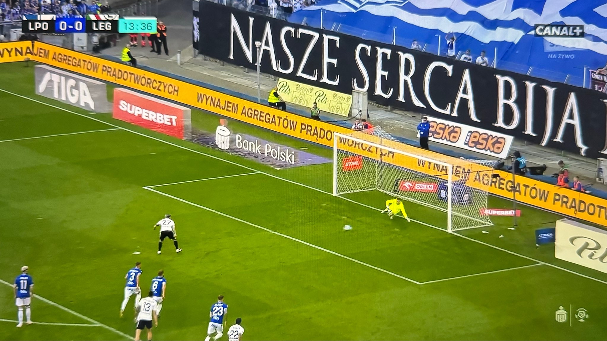 Szaleństwo! Kuriozalny samobój, spartaczony karny i nieuznany gol w hicie. Wszystko w kilka minut! [WIDEO]