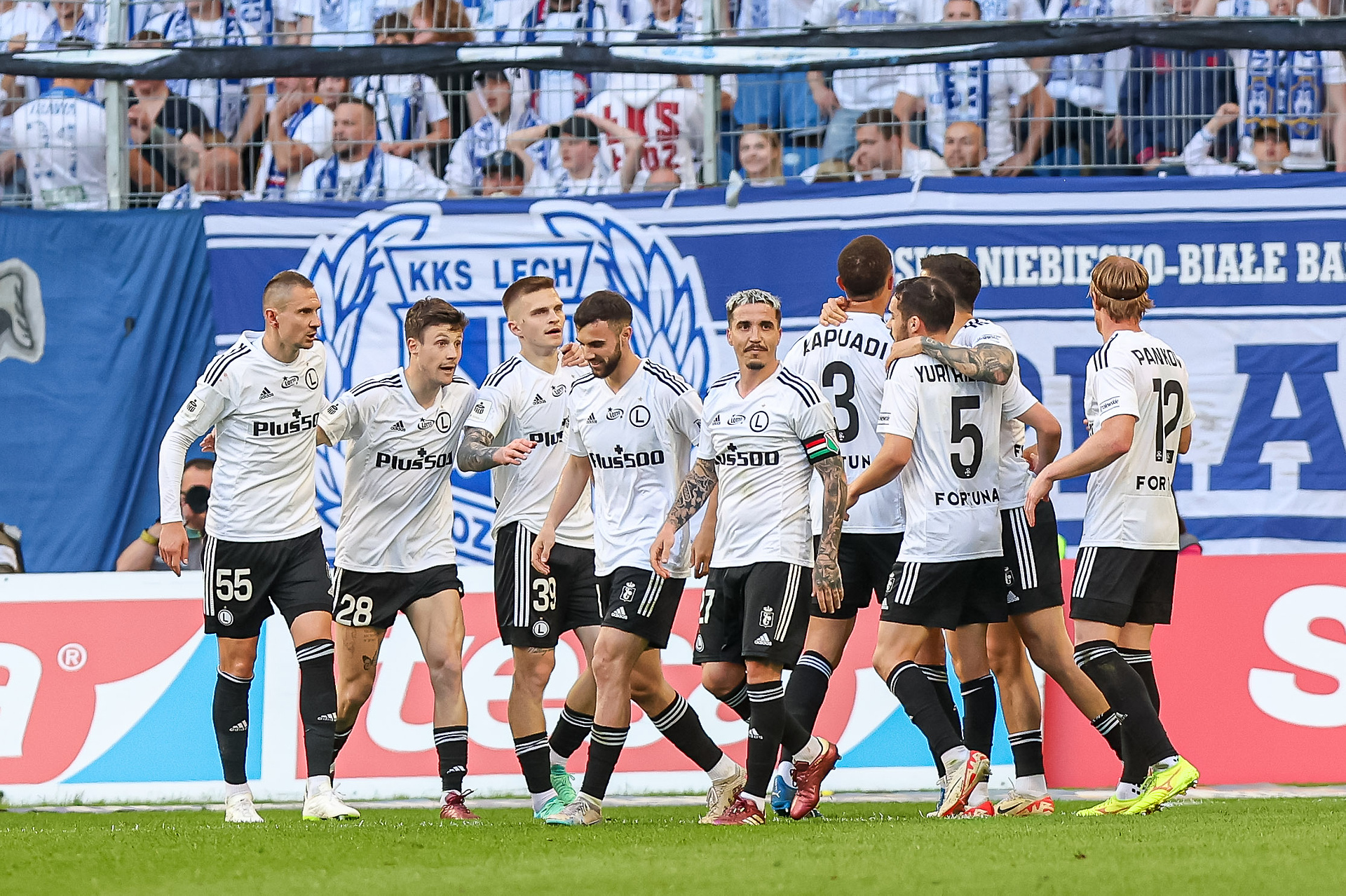 Kompromitacja Lecha w hicie Ekstraklasy! Legia wróciła na podium [WIDEO]