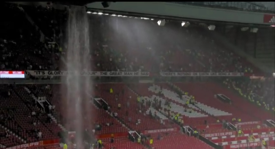 "Wodospad" na Old Trafford. Kompletna amatorka Manchesteru United [WIDEO]