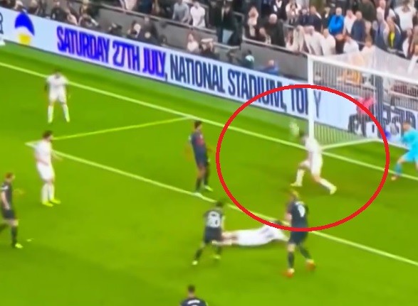 Bronił bramki jak niepodległości. To musiał być gol dla City [WIDEO]