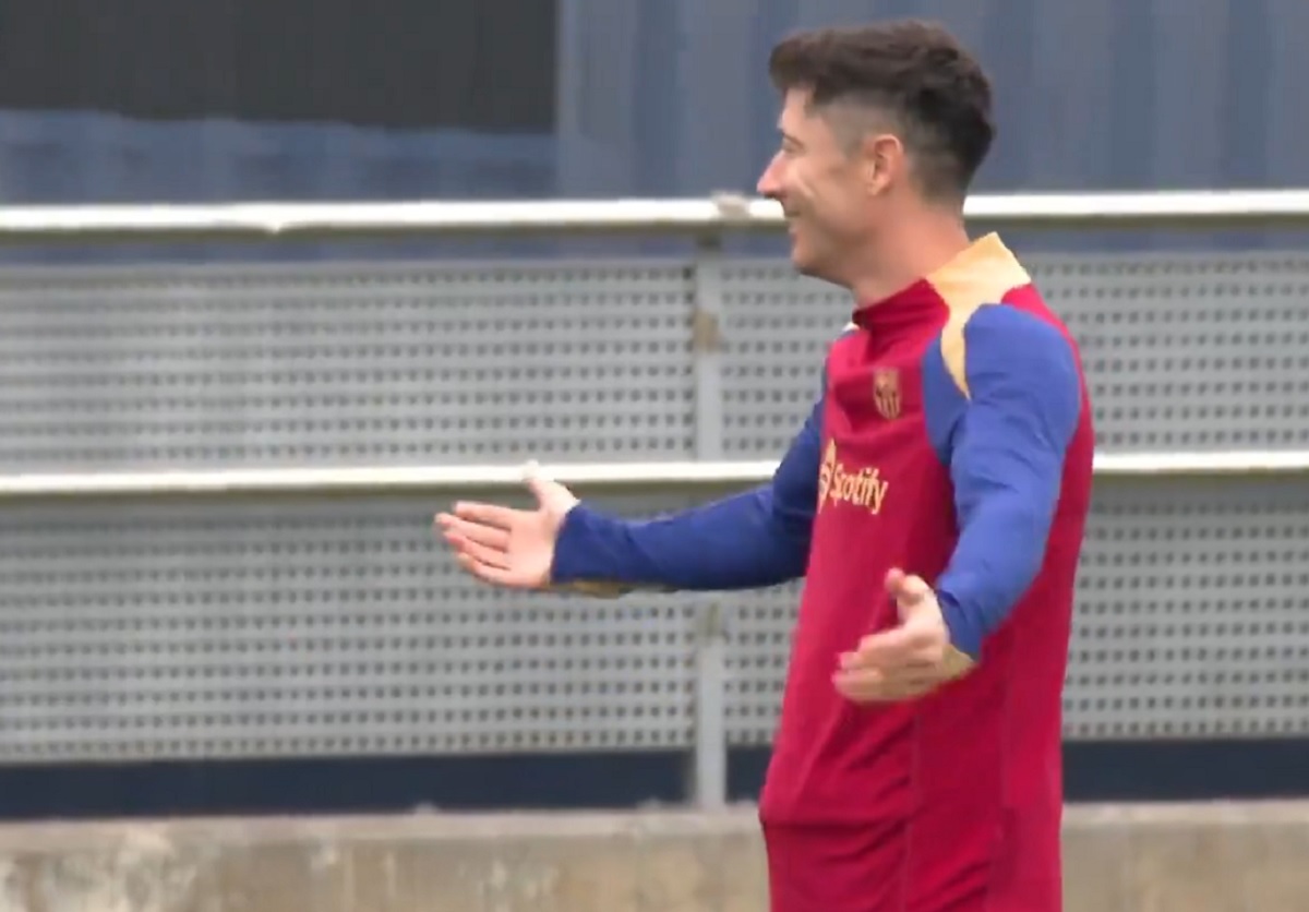 Lewandowski zaskoczył po przybyciu na trening. Wymowny gest Polaka [WIDEO]