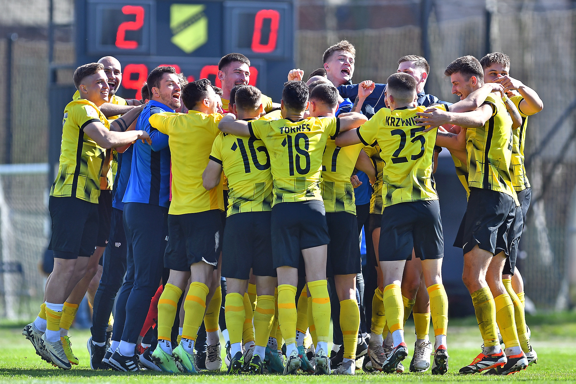 Mógłby kupić całą Fortuna 1 Ligę. Wybrał okręgówkę i szokuje Polaków