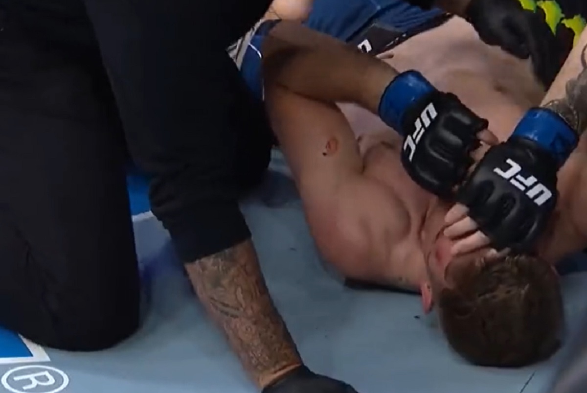 Rzeźnia na gali UFC. Dosłownie rozbił mu czaszkę [WIDEO]