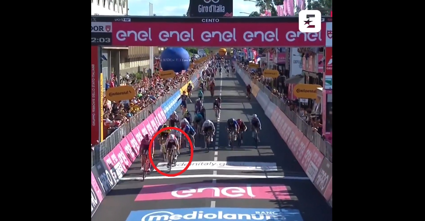 Polski kolarz pędził jak szalony. Był blisko zwycięstwa na Giro d'Italia [WIDEO]