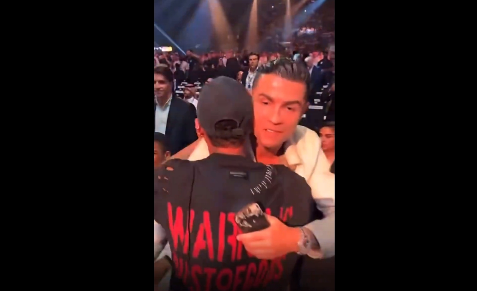 Spotkanie na szczycie podczas gali w Rijadzie. Gwiazda futbolu podbiła do Ronaldo [WIDEO]
