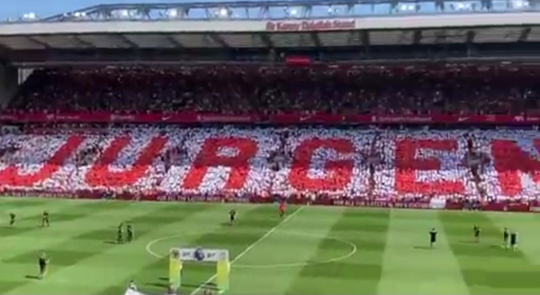 Liverpool pożegnał Kloppa! Wzruszające chwile na Anfield [WIDEO]