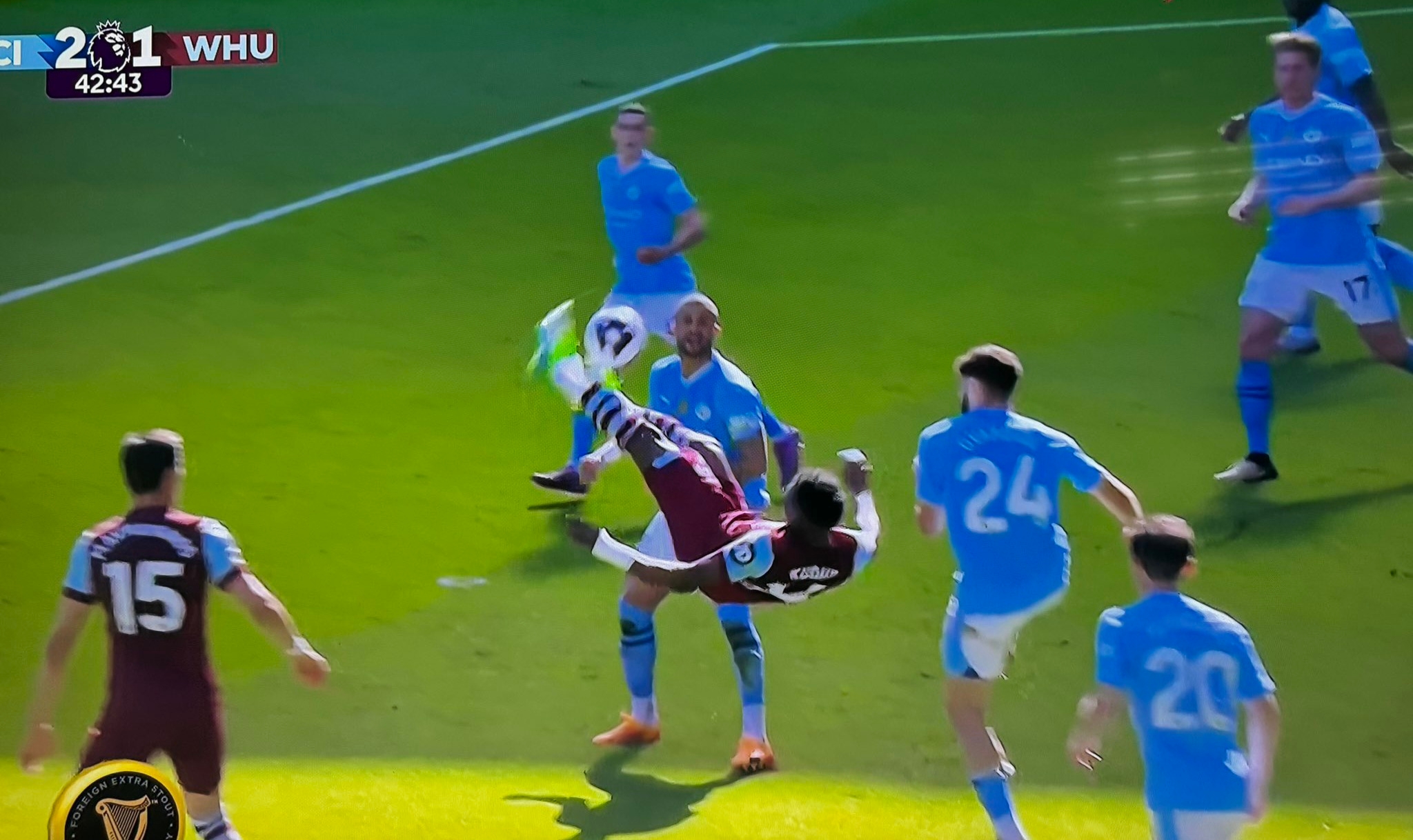 Gol sezonu w ostatniej kolejce! Obłędna przewrotka [WIDEO]