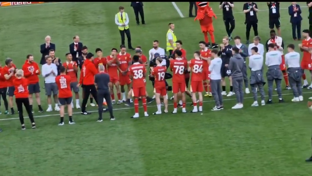 Gwiazda Liverpoolu nie uhonorowała Kloppa. Kontrowersyjne zachowanie [WIDEO]