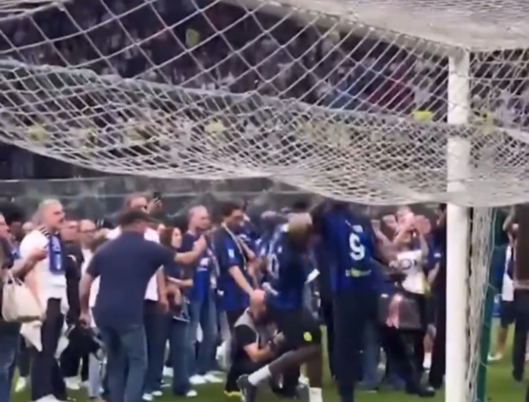 Legenda nagle "pacnęła" syna. W tle szydera z Juventusu [WIDEO]