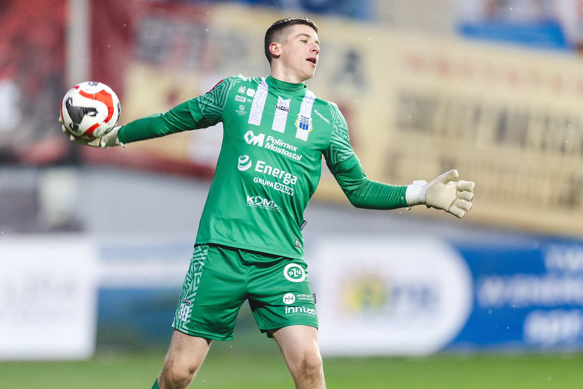 Miała być Ekstraklasa, jest spadek do III Ligi. Piłkarska pustynia na mapie Polski. "Istne kuriozum"