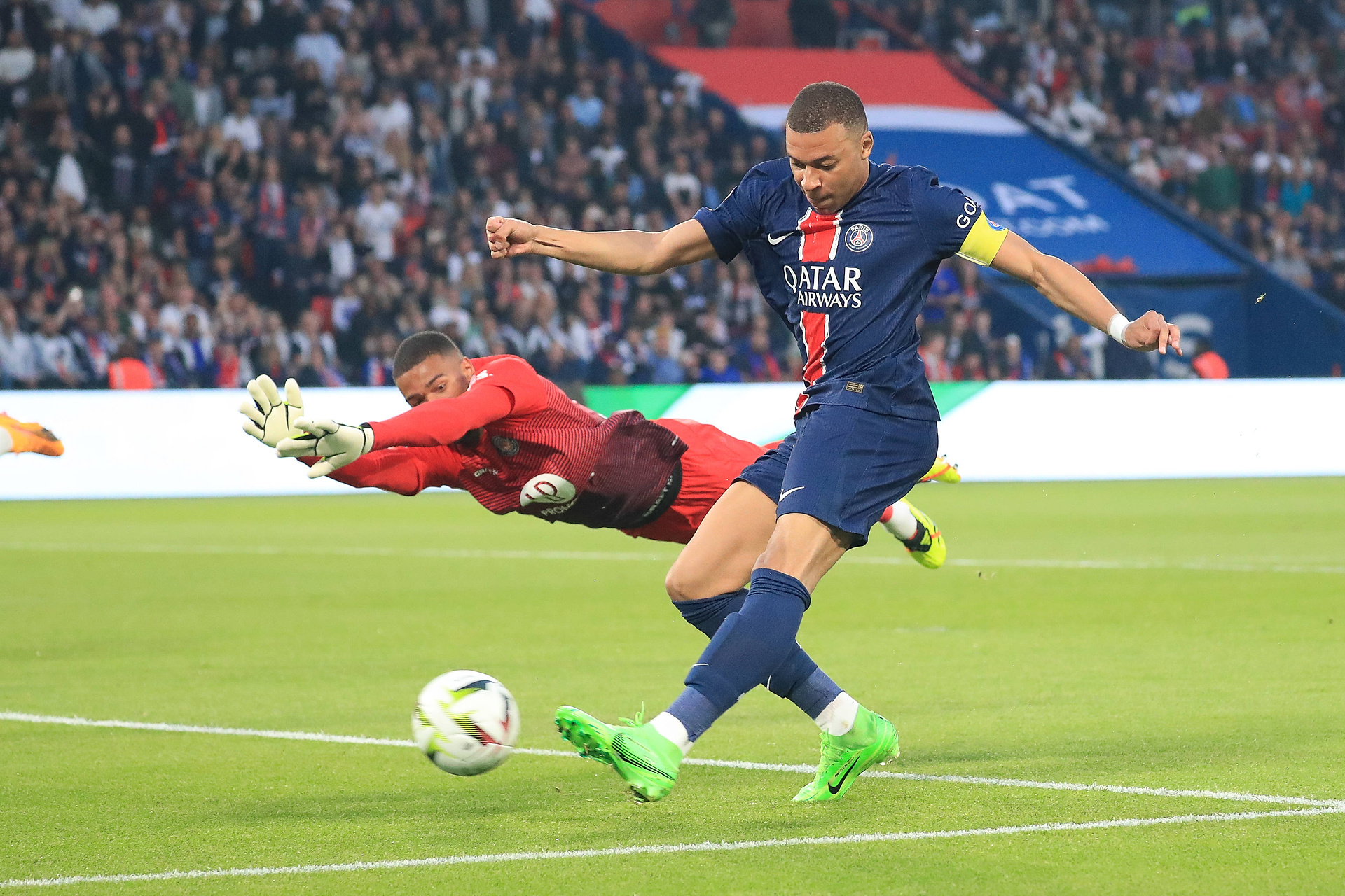 Mbappe podpisał kontrakt w Barcelonie. Przełomowe wieści dla Realu