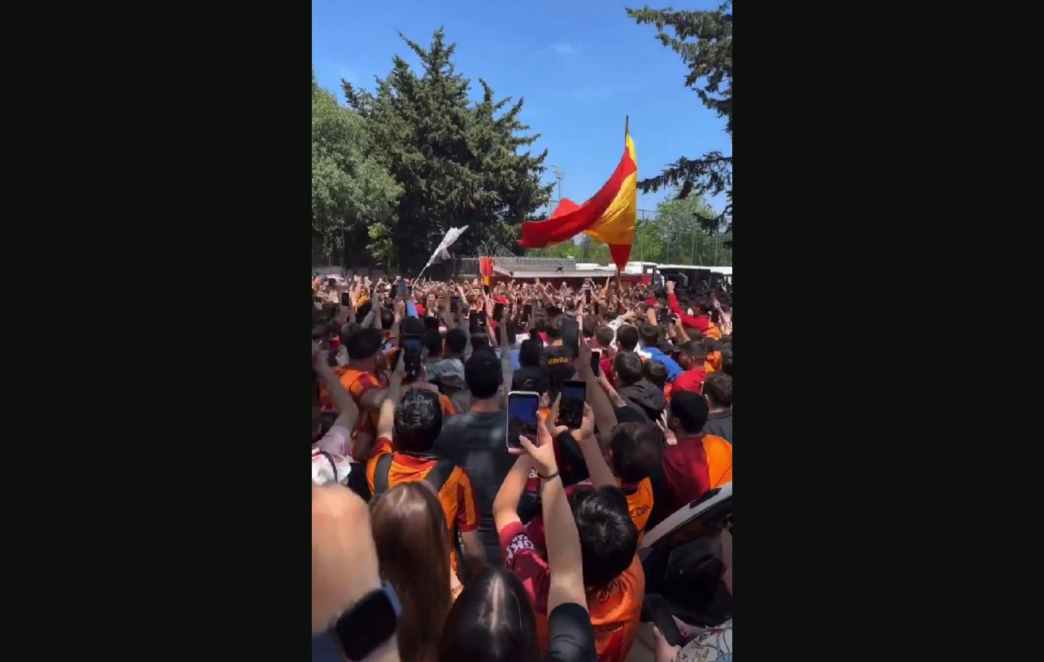 Tak wspiera się zespół. Kibole Arki mogą się uczyć [WIDEO]