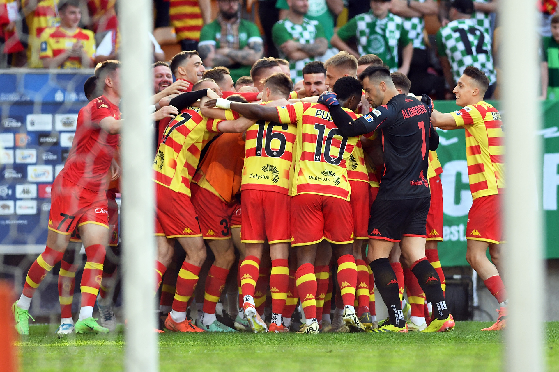 Jagiellonia mistrzem! Deklasacja w ostatnim meczu, Warta zleciała z Ekstraklasy [WIDEO]