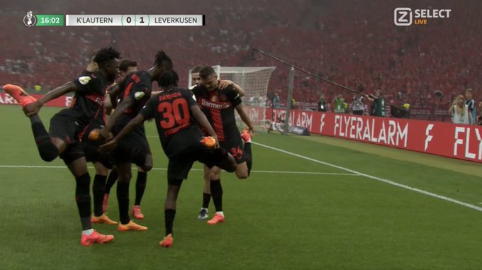 Dublet Bayeru! Porażka ekipy Puchacza, bajeczny gol w finale [WIDEO]