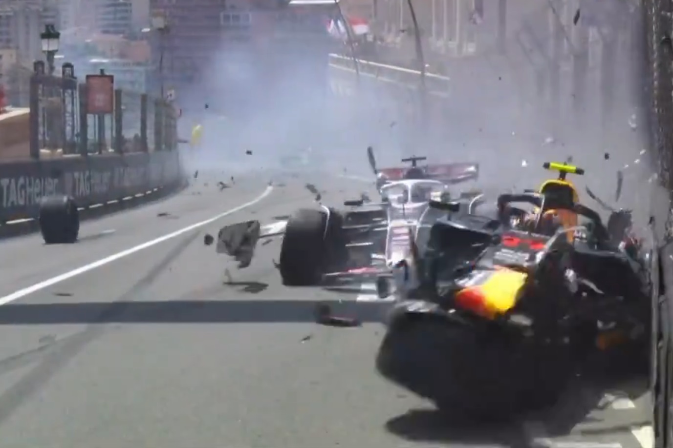 Koszmarny wypadek w F1. Z bolidu zostały zgliszcza [WIDEO]