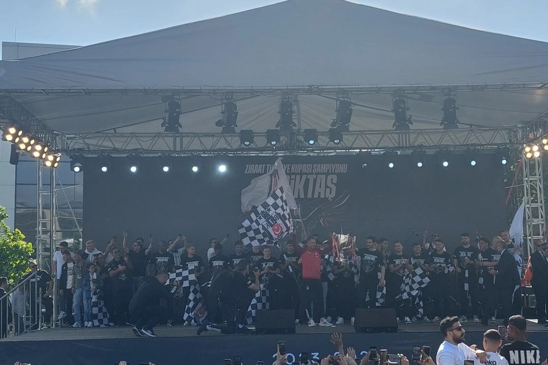 Fani oszaleli. Zaczęli skandować nazwisko Lewandowskiego [WIDEO]