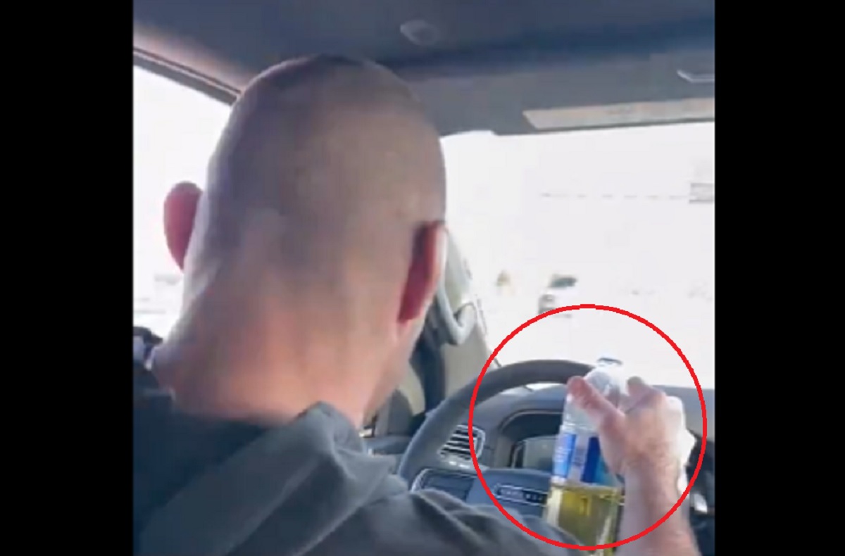 Skandaliczne zachowanie byłego mistrza UFC. Oblał innych moczem [WIDEO]