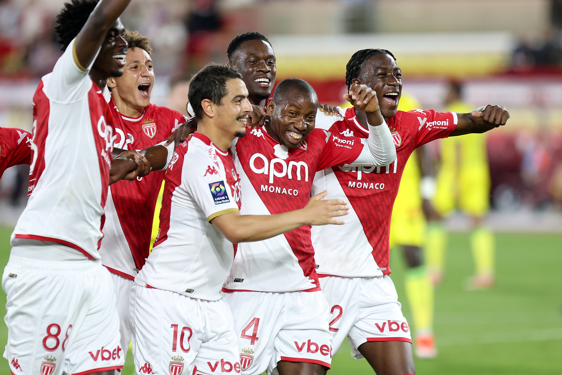 Piłkarz zakrył antyhomofobiczne logo na koszulce. Nie uniknie kary