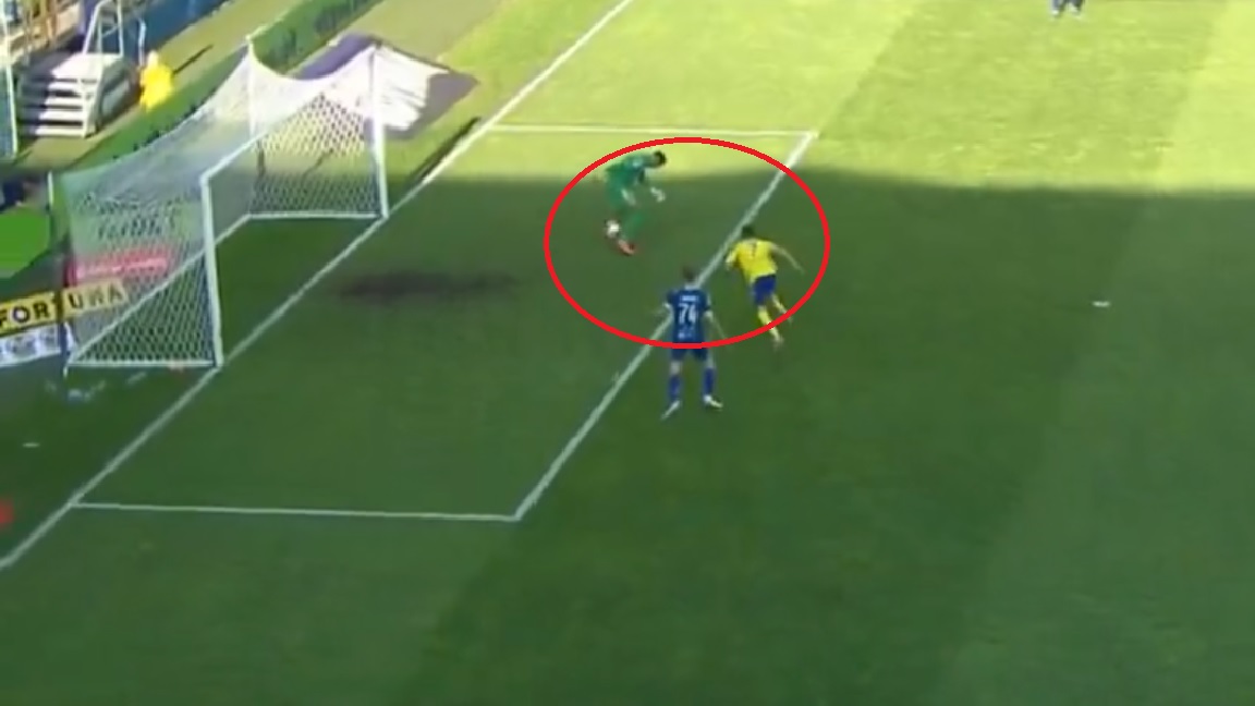 Piłkarskie jaja w barażach o Ekstraklasę! Kuriozalny gol! "Kabaret" [WIDEO]