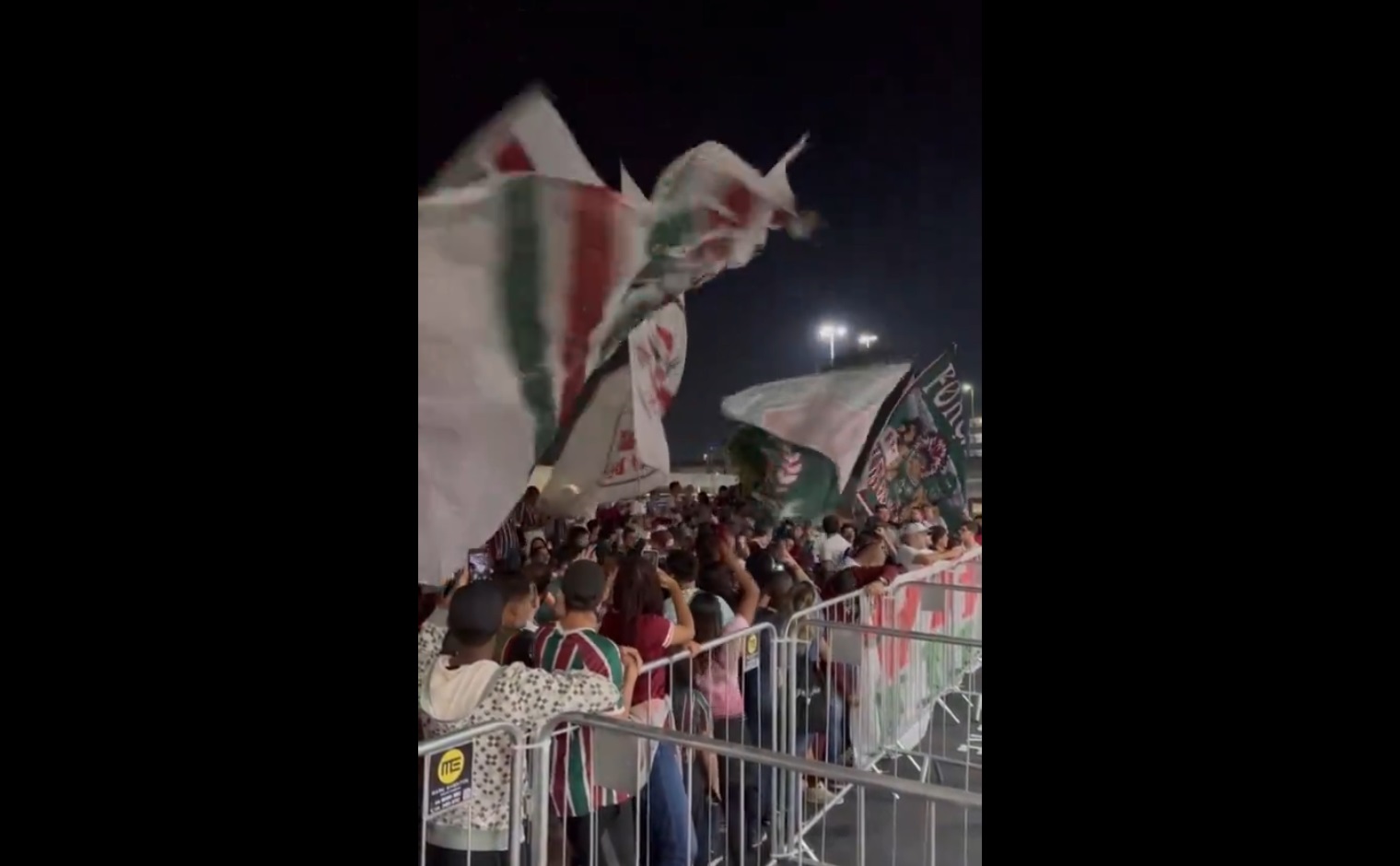 Niespodziewane powitanie legendy. Setki fanów! [WIDEO]