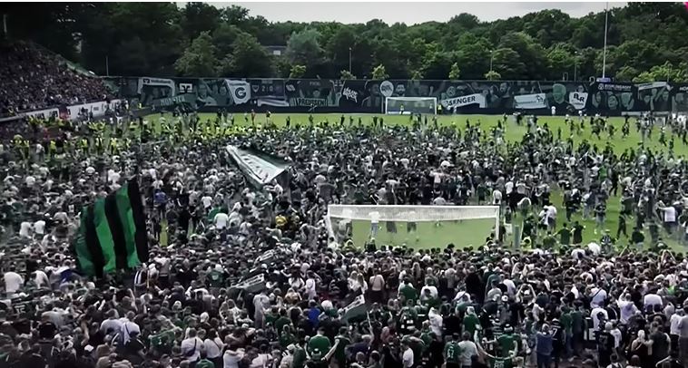 Czekali ponad 30 lat. Sensacyjny awans zasłużonego klubu. Kiedyś zakładał Bundesligę