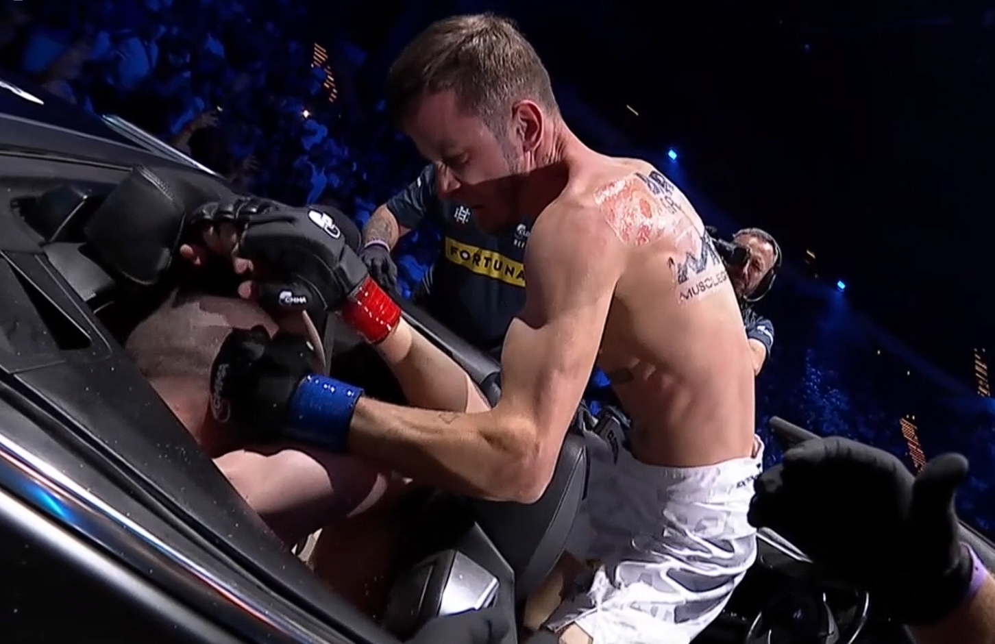 Egzekucja w aucie na Clout MMA! Takiej walki nie widzieliście [WIDEO]
