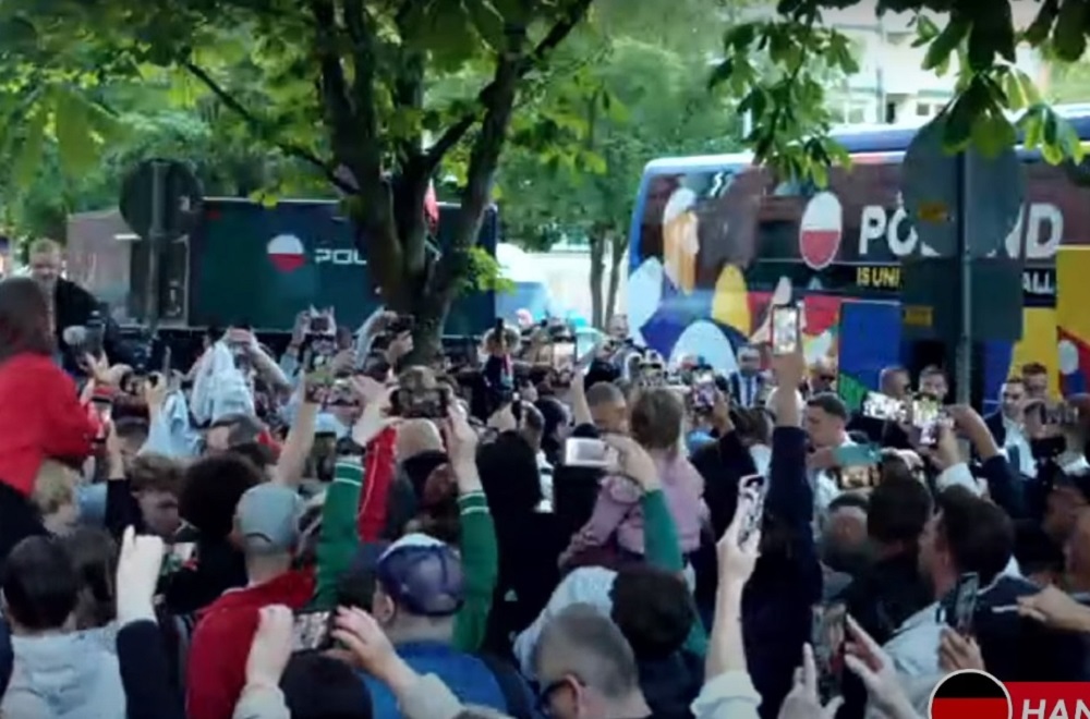 Szaleństwo na punkcie reprezentacji Polski! Tłumy witały kadrę w Niemczech [WIDEO]