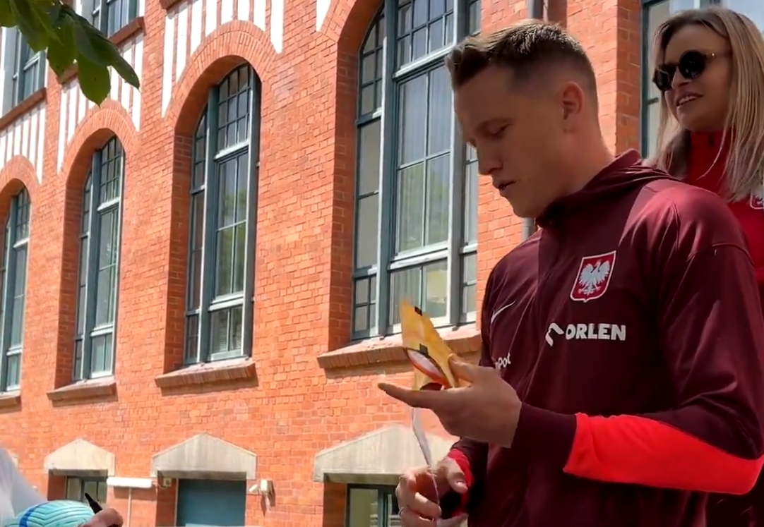 Zieliński sprawił prezent kibicom. Obejrzą Polaków za darmo [WIDEO]