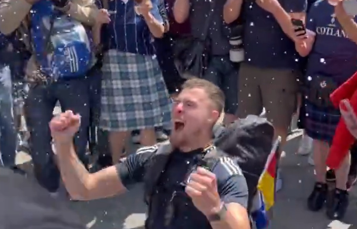 Kibic przeszedł pieszo z Glasgow do Monachium. Nie uwierzycie, ile mu to zajęło [WIDEO]