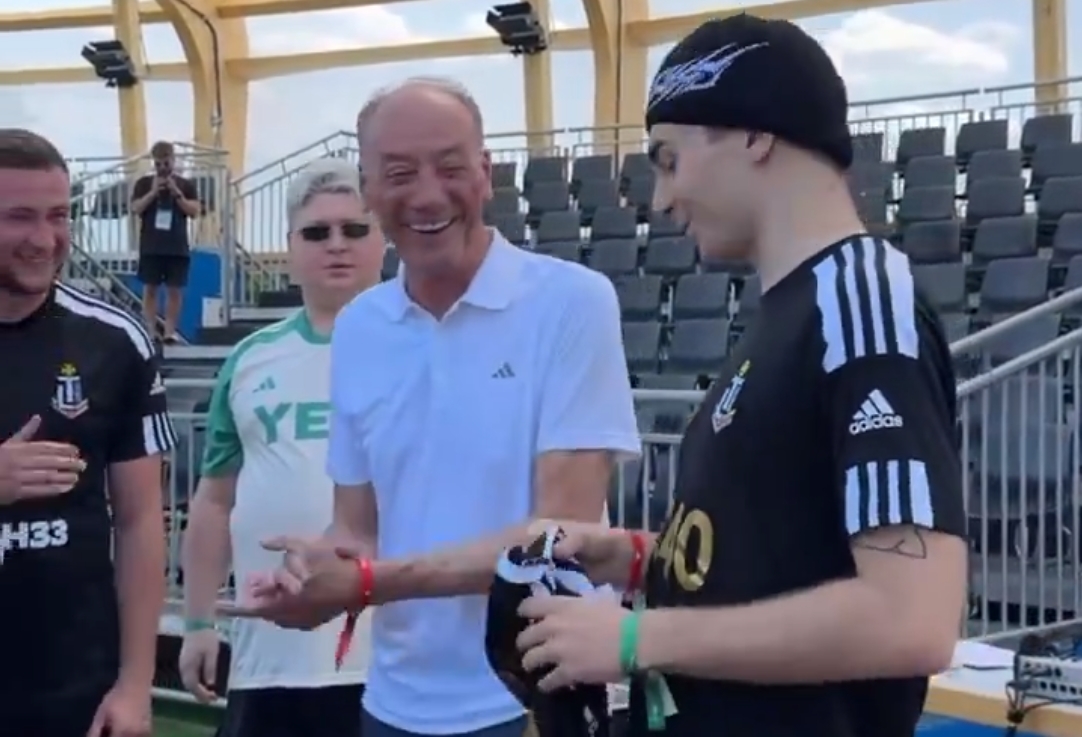 Szpakowski nagle zaczął rapować. Nagranie hitem internetu [WIDEO]
