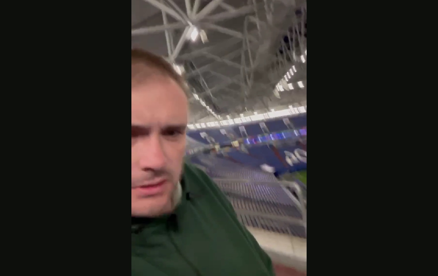 Kevin sam na stadionie. Tak działa futbol Anglików [WIDEO]