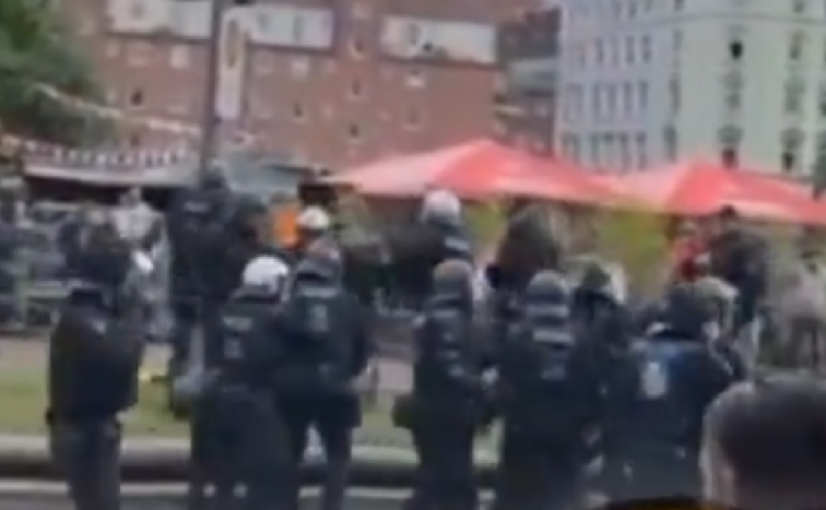 Pojechali kibicować reprezentacji i... pobili się między sobą. To fani dwóch klubów [WIDEO]
