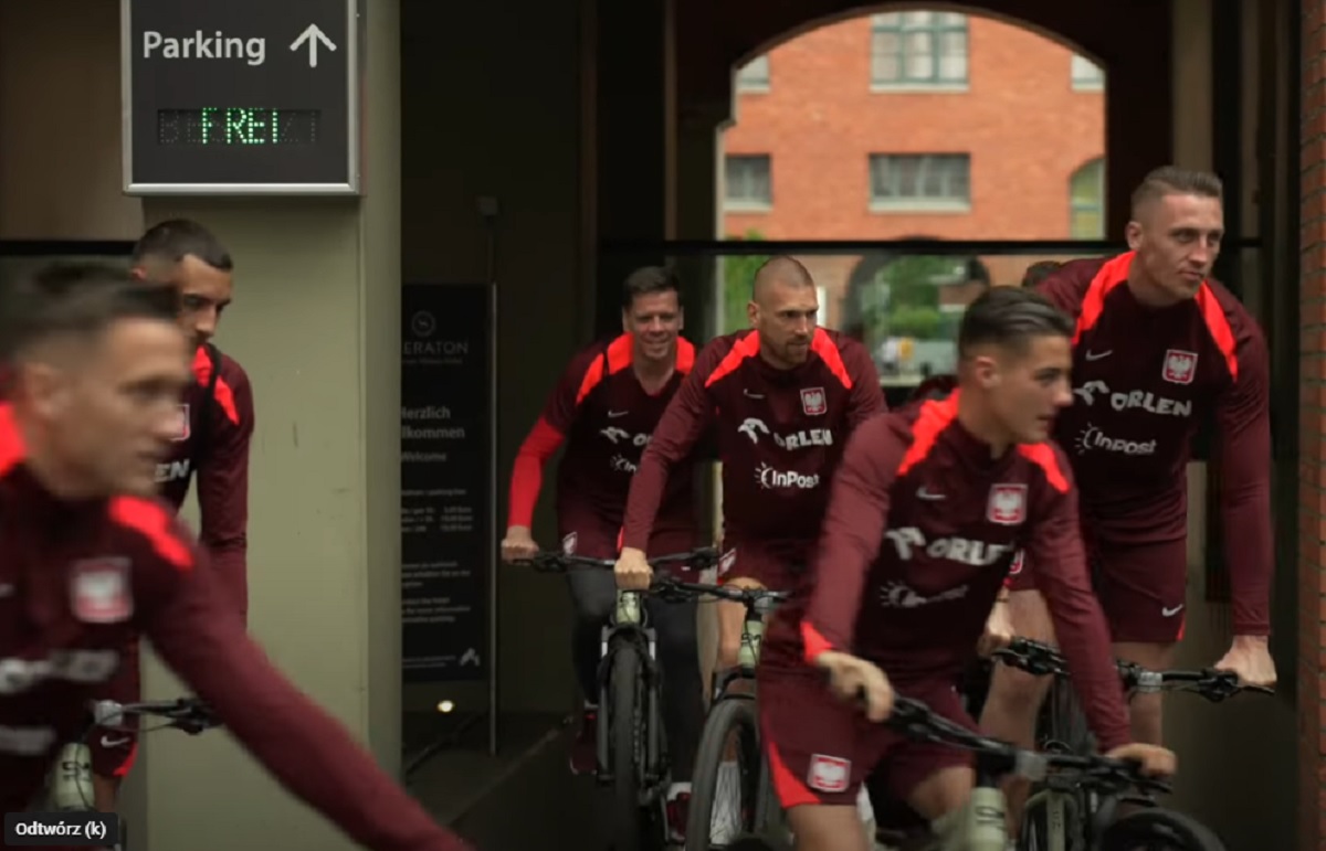 Świderski i... kraksa na rowerze. "Karol przez kierownicę poleciał" [WIDEO]