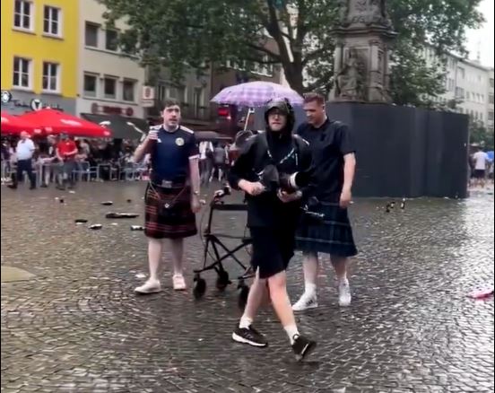 Cały świat to ogląda. Poruszające zachowanie kibiców [WIDEO]
