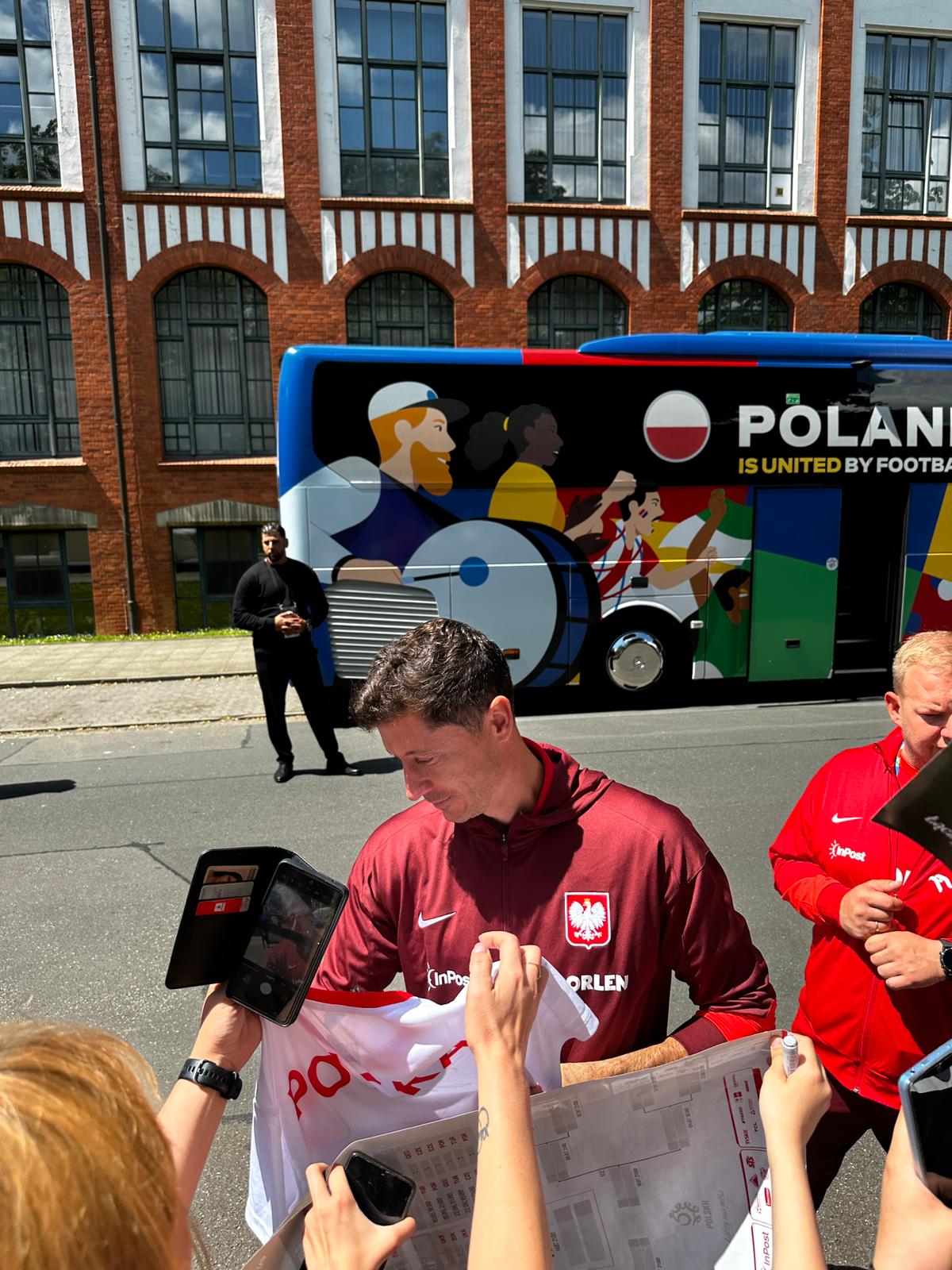 Robert Lewandowski z kibicami, 23.06.2024 Robert Lewandowski z kibicami, 23.06.2024