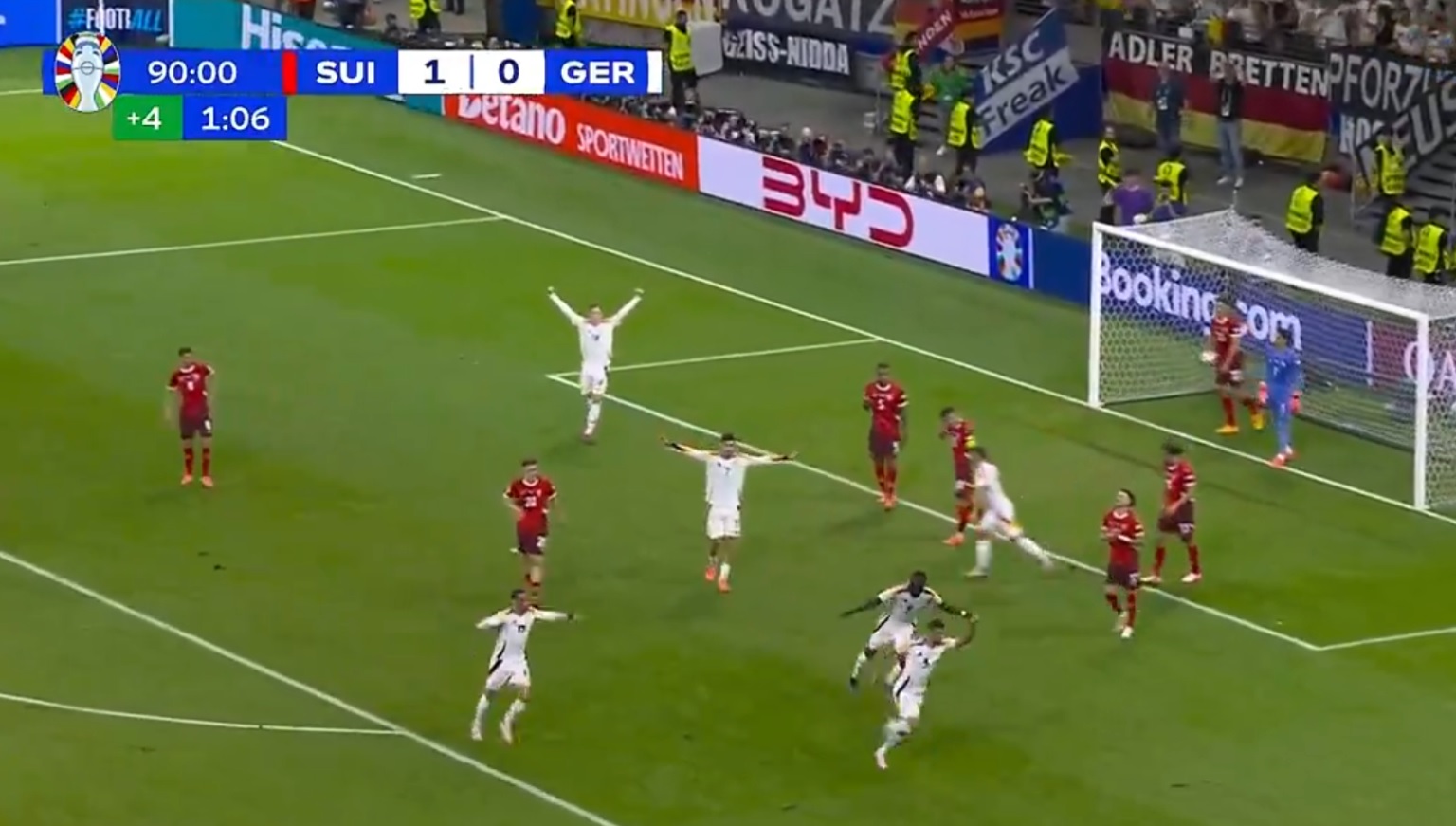 Gol w doliczonym czasie uratował Niemców! Sensacja była o krok [WIDEO]