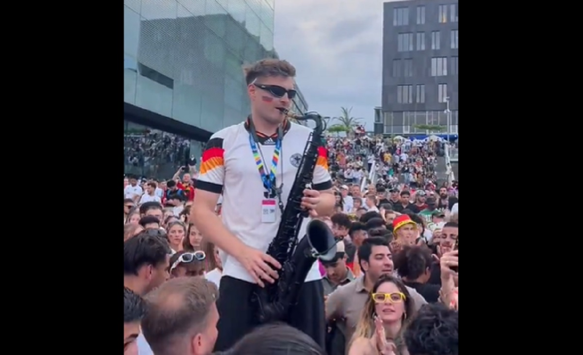 Niemiecki kibic podbija social media. Ponad milion odsłon, zareagował Mueller [WIDEO]