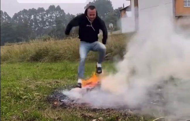 Tak znany zawodnik spędza wakacje. Kibice są w szoku [WIDEO]