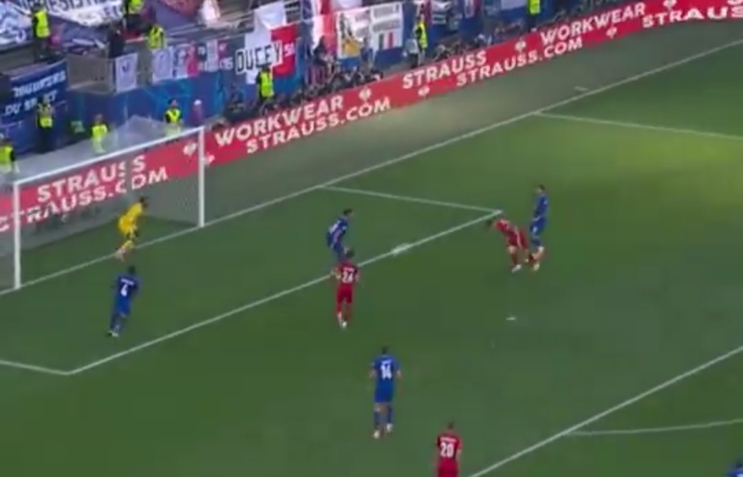 Co za pudło Lewandowskiego! Mogliśmy prowadzić z Francją [WIDEO]