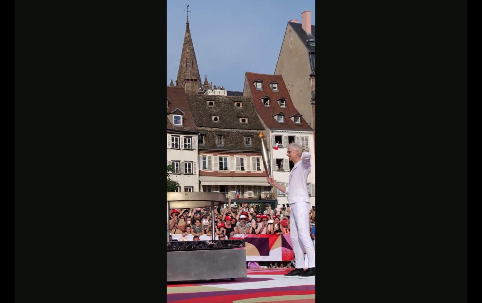 Nietypowa misja Wengera. Obserwowały go tłumy [WIDEO]